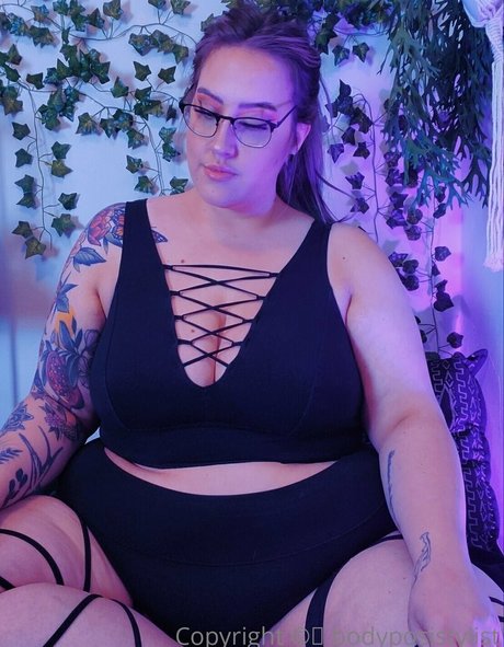 Foto di nudo di fuga di OnlyFans di Bodyposistylist