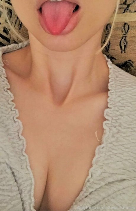 Foto di nudo di fuga di OnlyFans di Julianawantsromeo