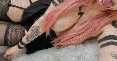 Hornypeach23
