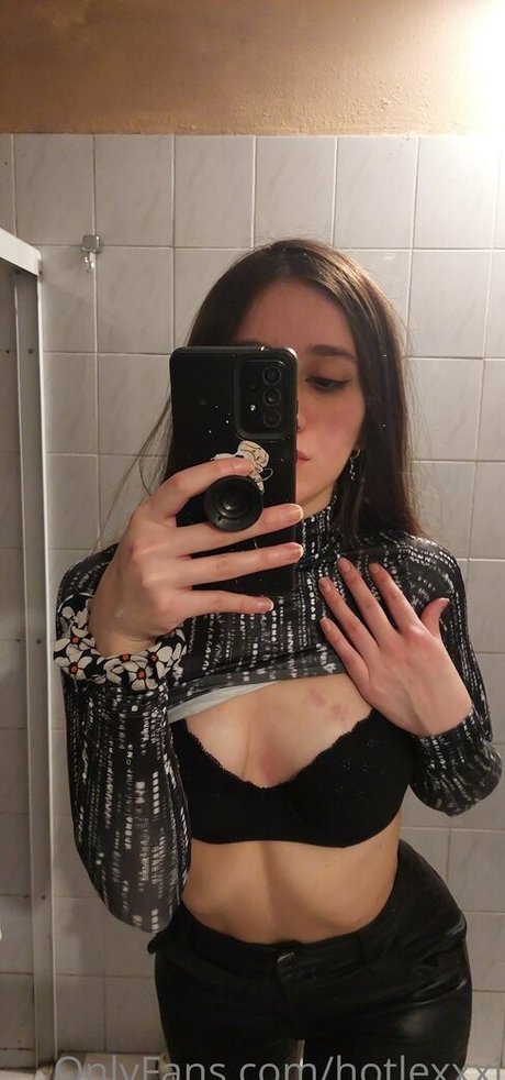 Foto di nudo di fuga di OnlyFans di Hotlexxxi
