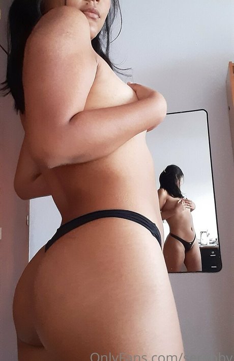 Foto di nudo di fuga di OnlyFans di Serebby