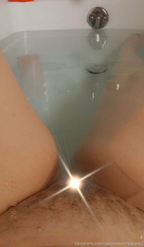 Foto di nudo di fuga di OnlyFans di Damndestcreature2