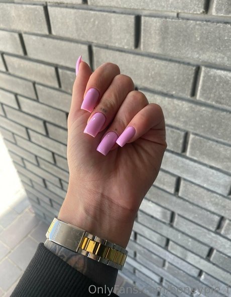 Foto di nudo di fuga di OnlyFans di Honeypief