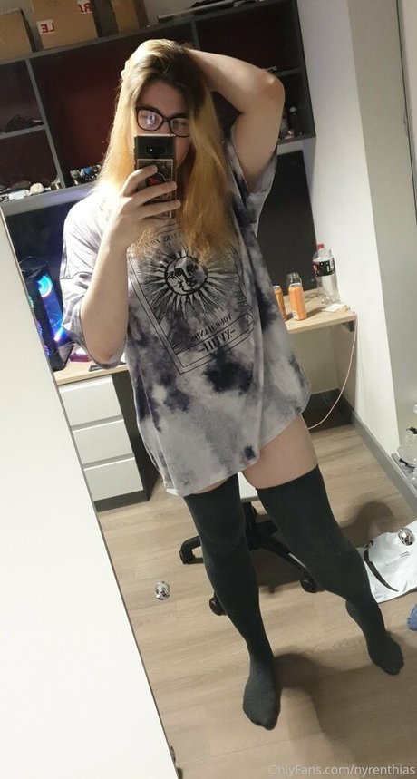 Foto di nudo di fuga di OnlyFans di Nyrenthias
