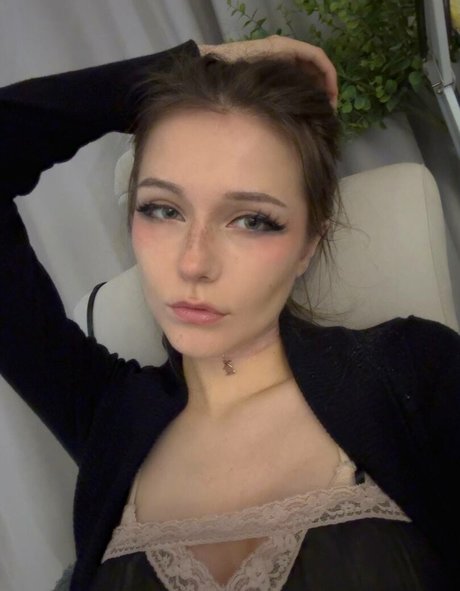Foto di nudo di fuga di OnlyFans di Angejla