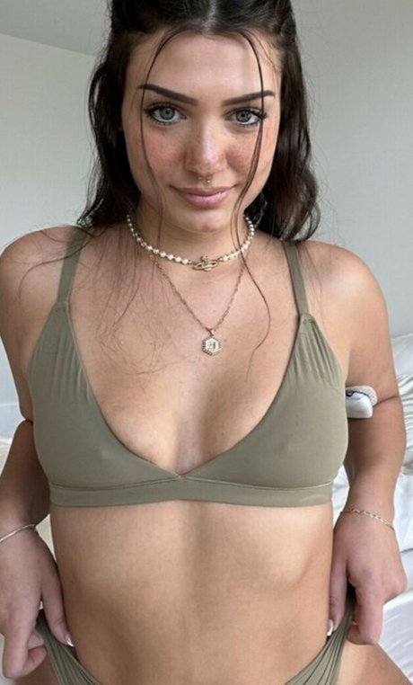 Foto di nudo di fuga di OnlyFans di Faye Danyluk