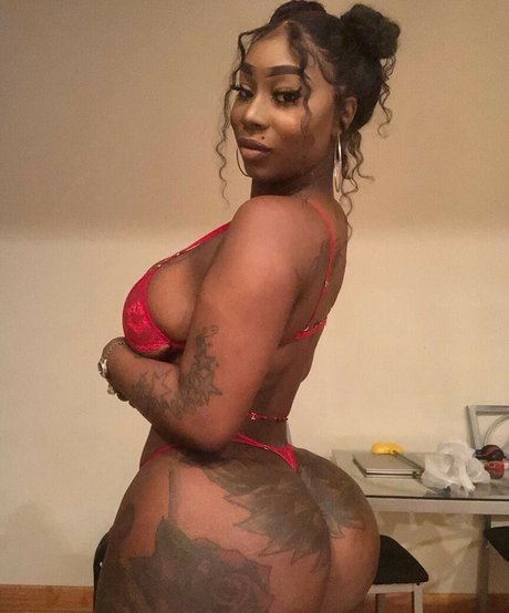 Foto di nudo di fuga di OnlyFans di Velvettoyou