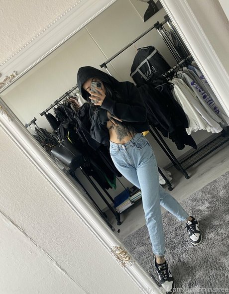 Foto di nudo di fuga di OnlyFans di Asianiina