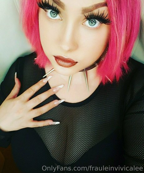 Foto di nudo di fuga di OnlyFans di Frauleinvivicalee