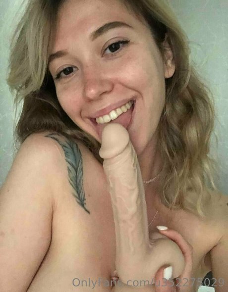 Foto di nudo di fuga di OnlyFans di Emillyxo