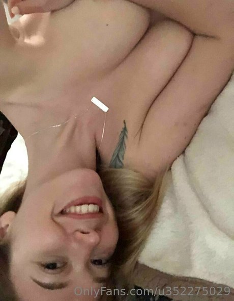 Foto di nudo di fuga di OnlyFans di Emillyxo