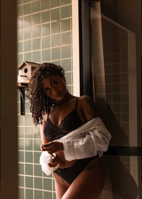 Foto di nudo di fuga di OnlyFans di Fernanda Souza