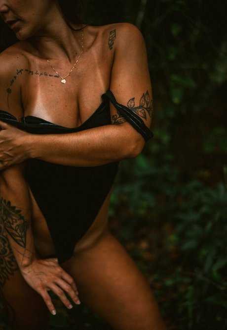 Foto di nudo di fuga di OnlyFans di Ana E