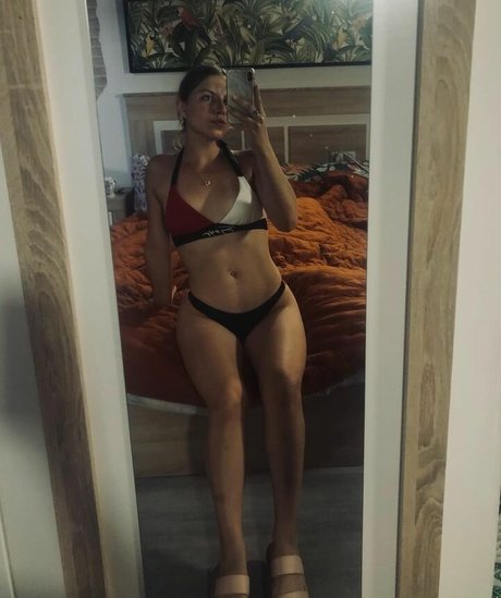 Foto di nudo di fuga di OnlyFans di Lia Swan