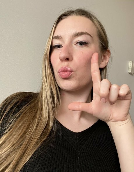 Foto di nudo di fuga di OnlyFans di Goddess Ally Etana