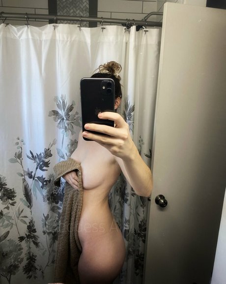 Foto di nudo di fuga di OnlyFans di Goddess Ally Etana