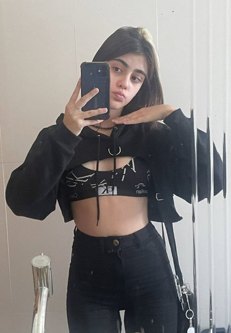 Foto di nudo di fuga di OnlyFans di Isabella Angelina