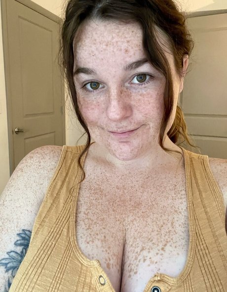 Foto di nudo di fuga di OnlyFans di Freckled Baby
