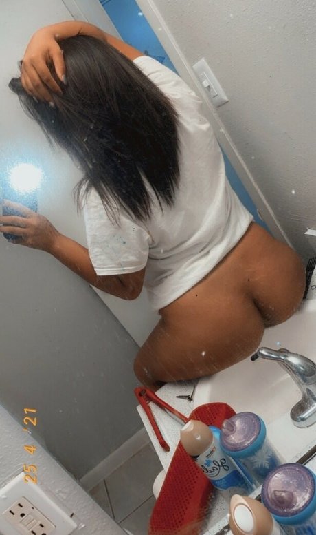 Foto di nudo di fuga di OnlyFans di Bellelanell