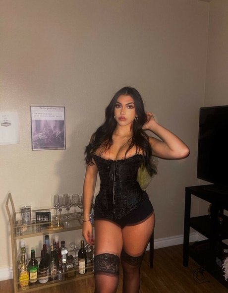 Foto di nudo di fuga di OnlyFans di Yalibarel