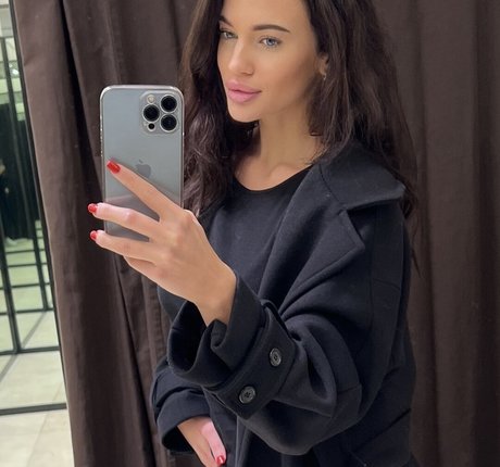 Foto di nudo di fuga di OnlyFans di Lena Snow