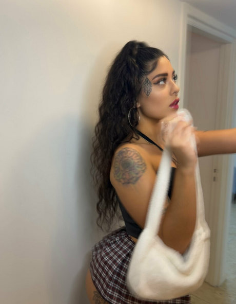 Foto di nudo di fuga di OnlyFans di Camilanora