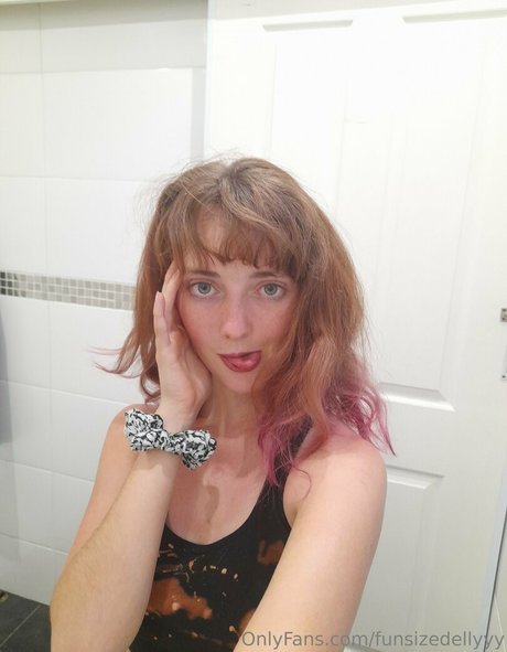 Foto di nudo di fuga di OnlyFans di Funsizedellyuwu