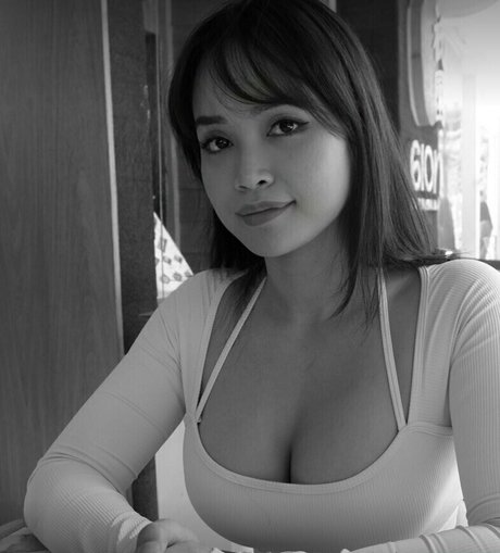 Foto di nudo di fuga di OnlyFans di Asianeyesv
