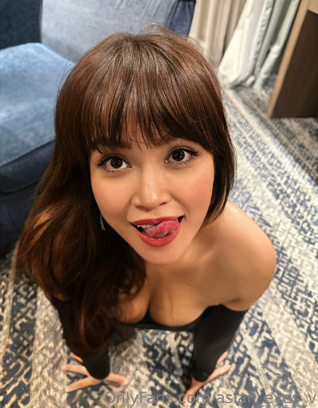 Foto di nudo di fuga di OnlyFans di Asianeyesv