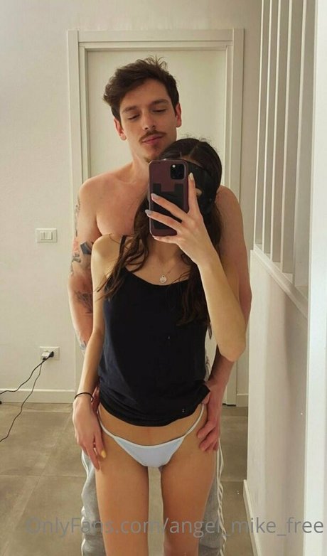 Foto di nudo di fuga di OnlyFans di Angelmikefree