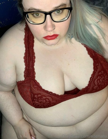 Foto di nudo di fuga di OnlyFans di Adenahx