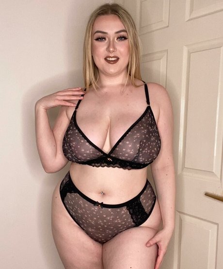 Foto di nudo di fuga di OnlyFans di Kirsten Minnerylaing