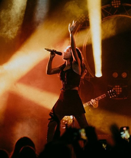 Chrissy Costanza