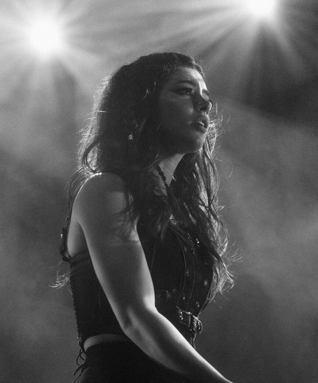 Chrissy Costanza