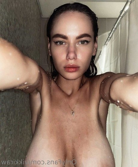 Foto di nudo di fuga di OnlyFans di Vikkiraw