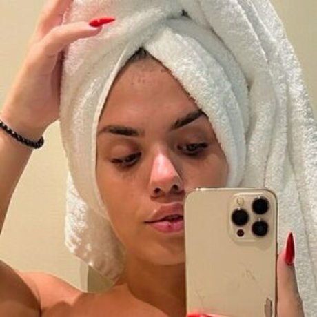 Foto di nudo di fuga di OnlyFans di Valentina Midget