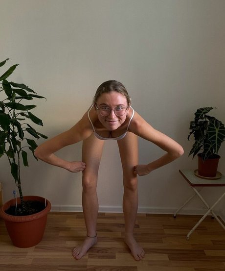 Foto di nudo di fuga di OnlyFans di Yourina