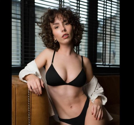 Curlywiktoria
