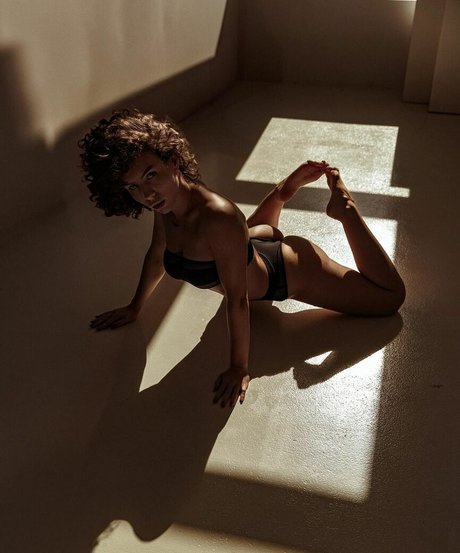 Foto di nudo di fuga di OnlyFans di Curlywiktoria