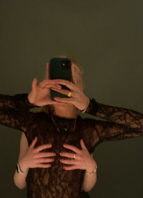 Foto di nudo di fuga di OnlyFans di Itsemma18