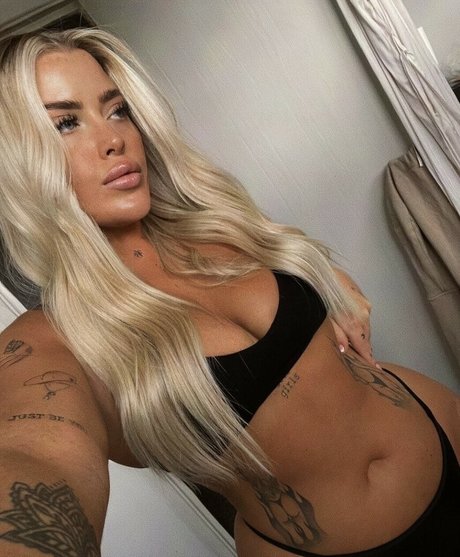 Foto di nudo di fuga di OnlyFans di Libby Stokes