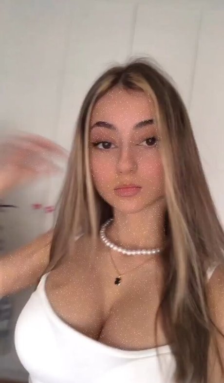 Foto di nudo di fuga di OnlyFans di Meena053
