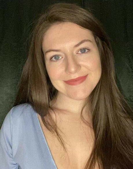 Foto di nudo di fuga di OnlyFans di Caley Chisholm