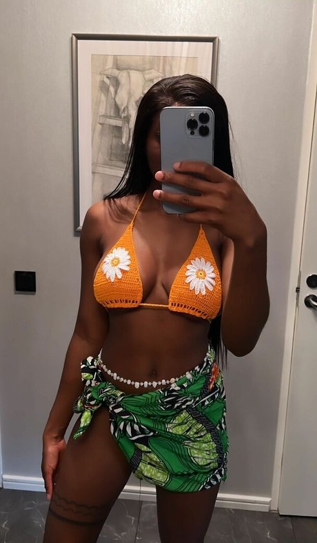 Foto di nudo di fuga di OnlyFans di Adesuwa