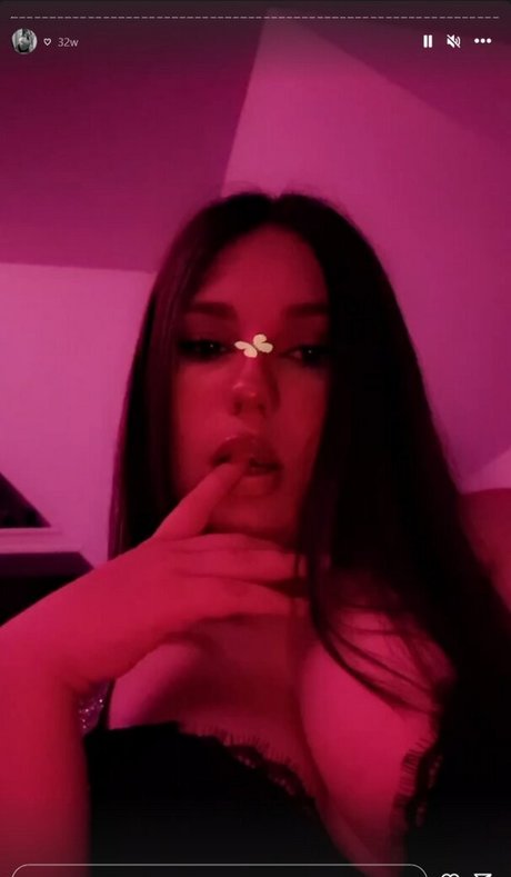 Foto di nudo di fuga di OnlyFans di Appoline