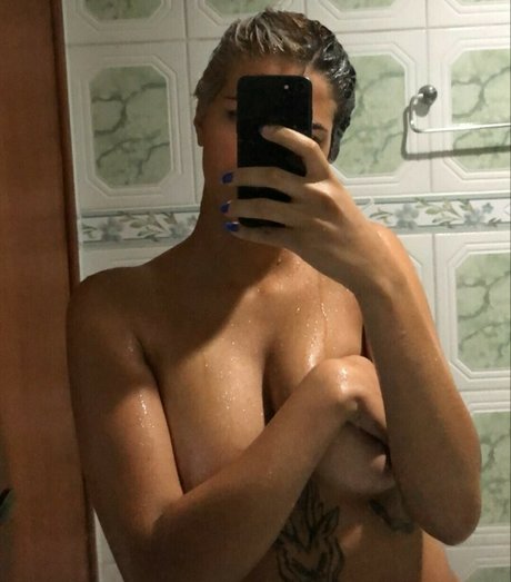 Foto di nudo di fuga di OnlyFans di Sad Steh