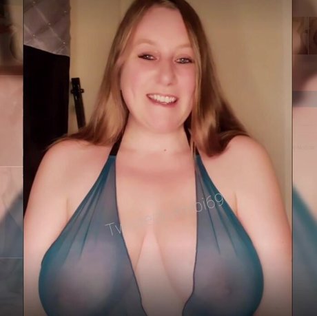 Foto di nudo di fuga di OnlyFans di Twistedbambi69