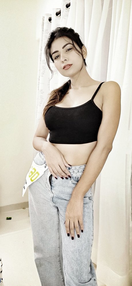 Foto di nudo di fuga di OnlyFans di Annie Sharma