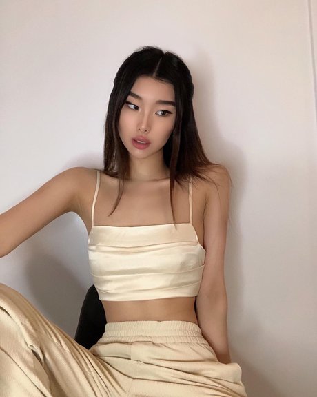 Foto di nudo di fuga di OnlyFans di Mari Bambei