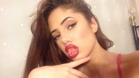 Foto di nudo di fuga di OnlyFans di Saoirse Alicia Behzadi